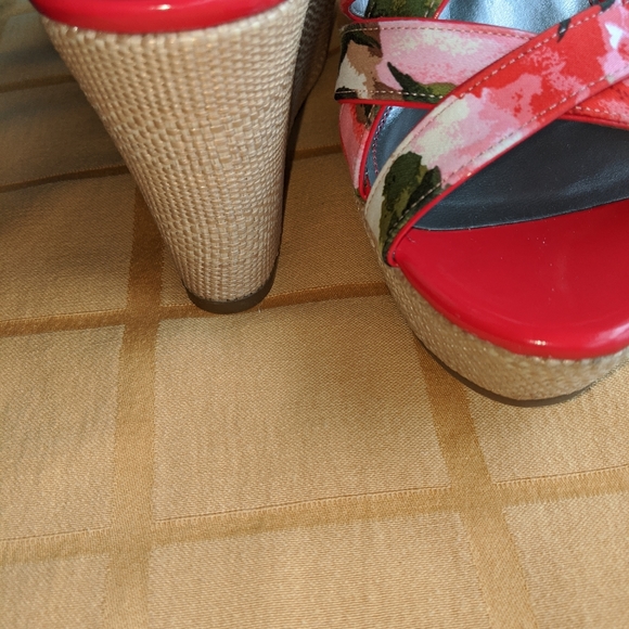 Shoes - Picture 3 of 6